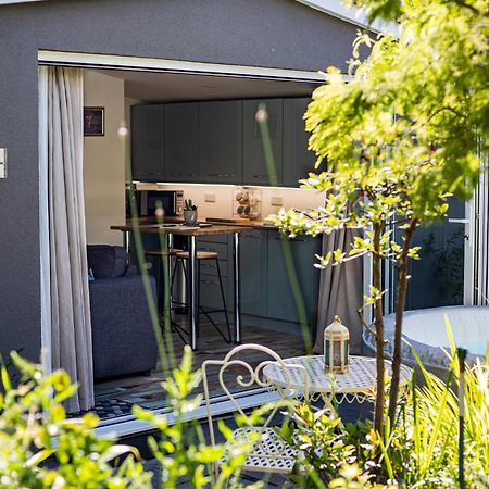 Hideaway Cabin For Two On Edge Of New Forest クライストチャーチ エクステリア 写真