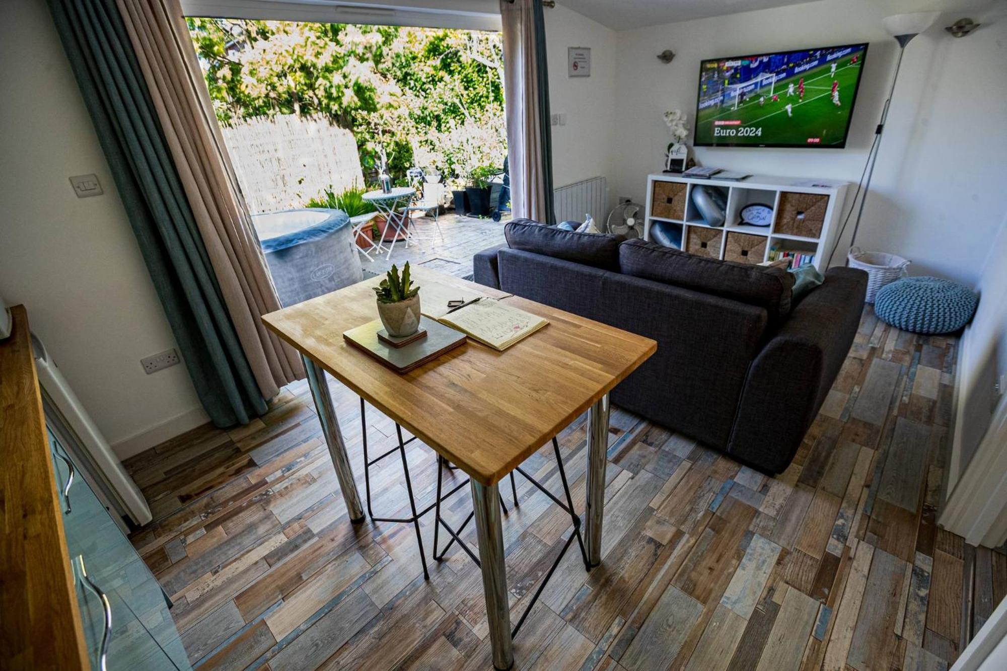 Hideaway Cabin For Two On Edge Of New Forest クライストチャーチ エクステリア 写真