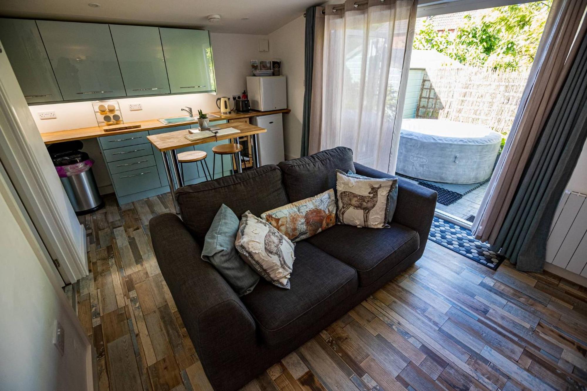 Hideaway Cabin For Two On Edge Of New Forest クライストチャーチ エクステリア 写真